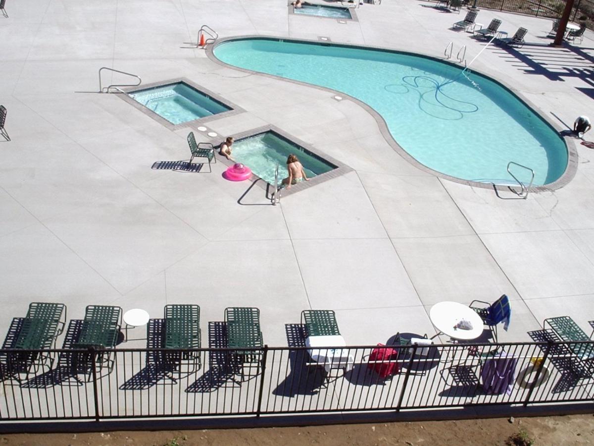 Holiday Inn Club Vacations - David Walley'S Resort Genoa Bagian luar foto